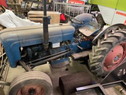 Traktor Ford Dextra Traktor
