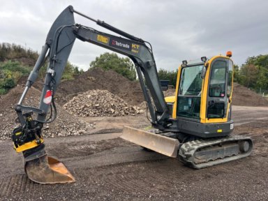 Volvo ECR 58 tilltrotator redskap