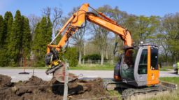 Grävmaskin Hitachi ZX 85 US tilltrotator med grip