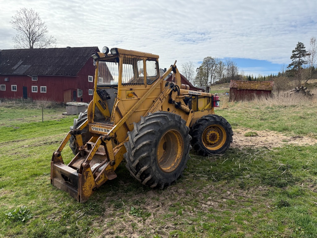 Baklastare VOLVO 641 med redskap