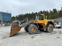 Hjullastare Volvo L180E med skopa 