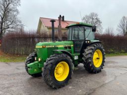 Traktor John Deere  4240 S MFWD - 1984
