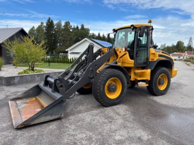 Hjullastare Volvo L45G - Skopa + Gafflar på auktion i Gävle , 80592 hos Retrade