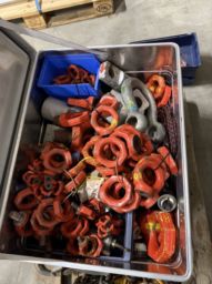1 kasse: Øyemuttrer Øyebolter, div