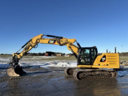 Grävmaskin CAT 323 Next Gen med flertal redskap