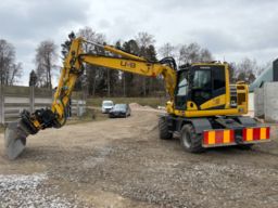 Grävmaskin Komatsu PW148-11 med tippvagn Topcon gps