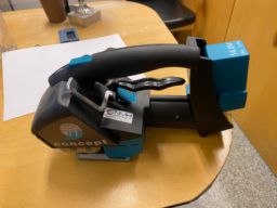 Stroppemaskin/ - verktøy med batteri. / Strapping machine/tool ​​with battery.