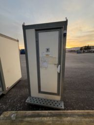 2 stk. frittstående toaletter. / toilets 2 pcs 