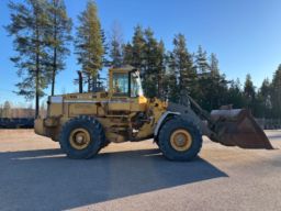 Hjullastare Volvo L180 med skopa 