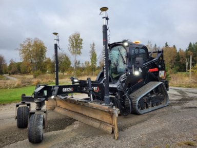 Kompaktlastare Caterpillar 259D3 med hyvelblad gps mm