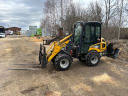 Redskapsbärare Gehl AL340 med redskap