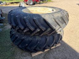 2 Farm King hjul 18.4-38