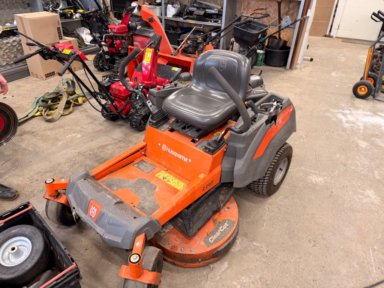 Sitteklipper  og parkmaskiner Husqvarna Z242F