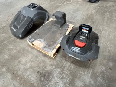 Husqvarna 430X robotklipper med ladestation.