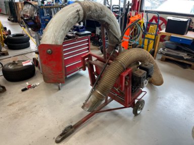 HTF Løvsuger med Honda benzinmotor.