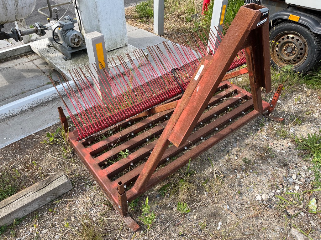 Ukrudtsstrigle liftmonteret arbejdsbredde 150 cm.
