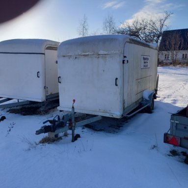 Bil Brenderup Lukket trailer.