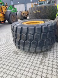 Dekk for dumper. / tire for dumper.