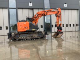 Beltegraver / Excavator Hitachi  ZX135US utstyrt med jernbaneunderstell / for railway maintenance and construction