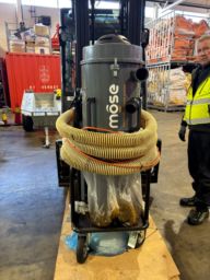 1 stk støvsuger/saneringssystem for oljesøl / vacuum cleaner/remediation system, oil spill