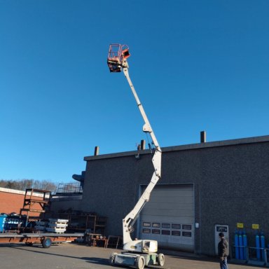 JLG N35E Electric lift platform.