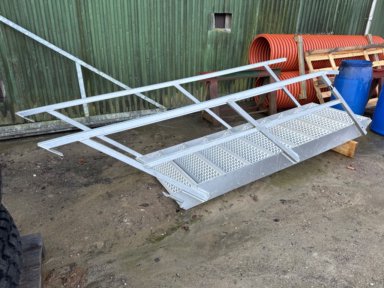 Alu-trappec - ca. 45 grader.
