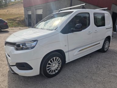 TOYOTA PROACE CITY 2022 MOD WEBASTO KROK 3 SETER 