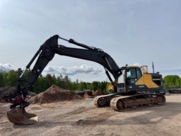 Grävmaskin Volvo EC300 EL med tiltrotator och 2 redskap