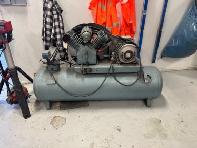 Stenhøj kompressor