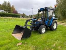 Redskapsbärare  ISEKI  TE 4270 med lastare