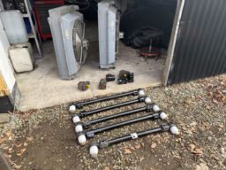 Forskelligt udstyr Diverse hydraulik, gearpumper, motor og køler Akg