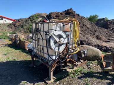 Vattentank med motorpump