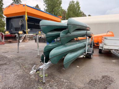 Kajakk/kano henger inkludert 8 kanoner/kajakker 