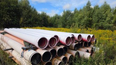 11 stk. 6m rør 315/275, på toppen av bildet
